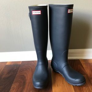 Size 7 Navy Hunter Tall Rain Boots
